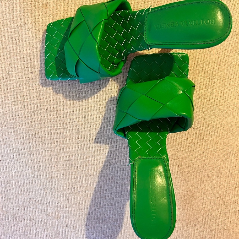 BOTTEGA VENETA Green Sandals women’s size 7 USA size 37 EUR